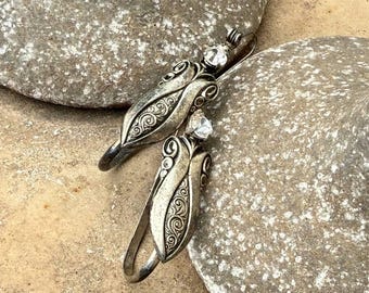 Vintage earrings art deco 1970s italian jewelry. Renaissance earrings