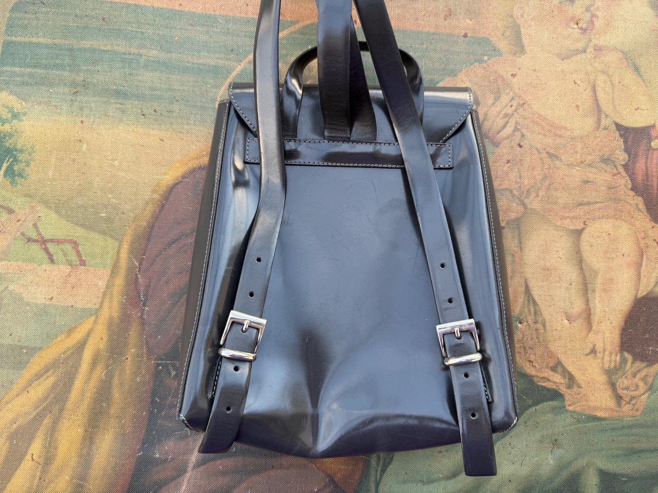 coccinelle leather backpack Nory grained oyster Coccinelle Mavery Pocket was created as an extension of the Coccinelle Mavery line LEATHER BACKPACK IN BEIGE |