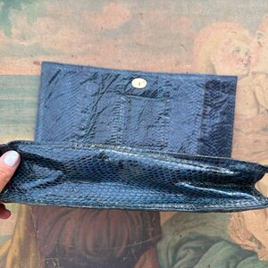 Pochette en cuir de serpent, élégant sac à main noir des années 1980. Enveloppe de sac vintage de soirée classique. image 3
