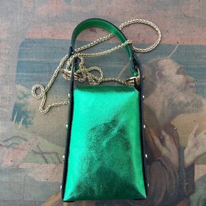 Vintage Grüne Leder Handytasche, Italienische Abend Clutch mit Insekt Bild 4