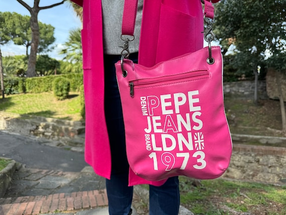 Vintage Pepe Jeans LDN, Hot pink crossbody  bag 2000s. Y2k bag, barbie bag.