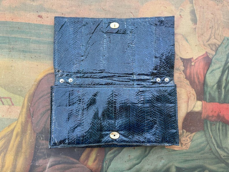 Pochette en cuir de serpent, élégant sac à main noir des années 1980. Enveloppe de sac vintage de soirée classique. image 2