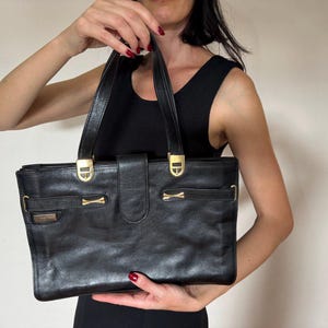 Vintage black leather bag,  italian handbag 1980s. Everyday bag for woman.