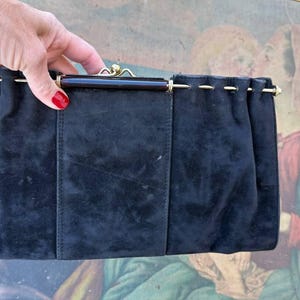Schwarze Wildleder-Clutch. Portemonnaie Tasche, Elegante Abendunterarmtasche Vintage 1990er Jahre.
