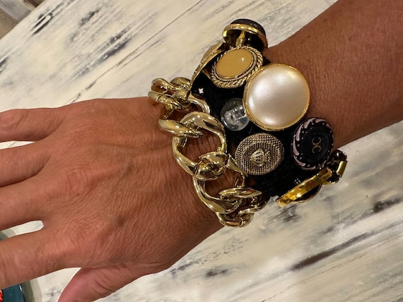 Button bracelet gold store
