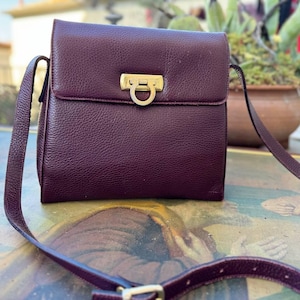 Bolso bandolera vintage Francesco Biasia burdeos. Bolso pequeño de piel. Bolso tipo cartera.