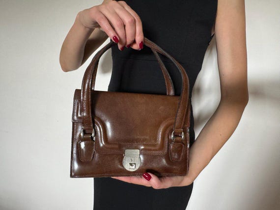Vintage brown leather bag 1980s, Elegant small clutch handbag for woman. Top handle bag tanned leather. Made in Italy.