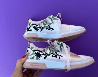 Vintage Ted Baker Cepap Sneakers Größe 41 9 1/2 Gr. US. Florale Damen Turnschuhe. Cocktail-Turnschuhe Y2K 2000er Jahre.