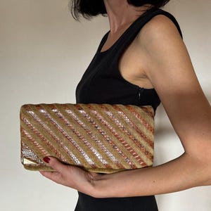 Clutch vintage de piel de serpiente de terciopelo Mazzini, bolso clutch de noche, elegante bolso italiano de los años 70.