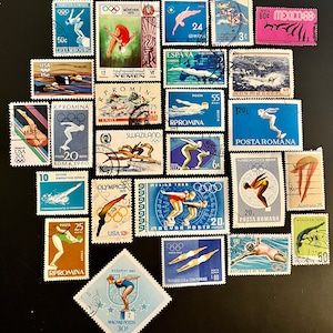 Peut inclure: Une collection de timbres-poste vintage représentant divers Jeux olympiques du monde entier. Les timbres représentent des nageurs, des plongeurs et d'autres athlètes en action. Les timbres proviennent de pays tels que le Mexique, la Roumanie, les États-Unis, l'Allemagne, etc.