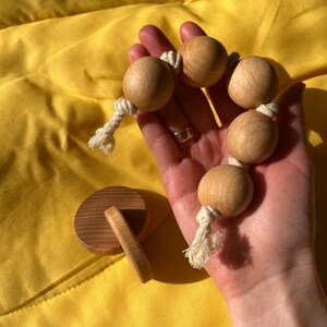 Disks Montessori, Grasping bead