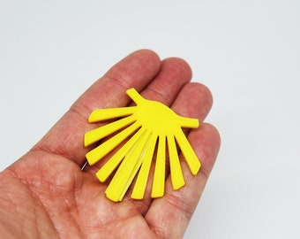 Hair clip with the Star of the Camino de Santiago in yellow, do the Camino de Santiago with style, ideal gift.