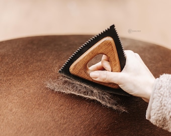 Pet Hair Remover for Saddle Pads & Blankets – Reusable Horse, Dog and Cat Hair Tool