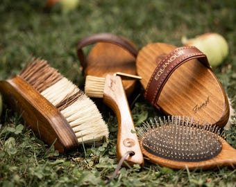 Horse Grooming Set of 5 with Engraving – Body, Shine, Dandy, Mane Brush & Hoof Pick