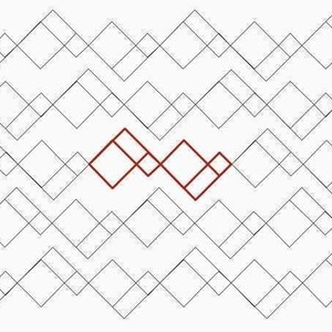 Peut inclure: Un motif de diamants noirs sur un fond blanc avec trois diamants rouges au centre.