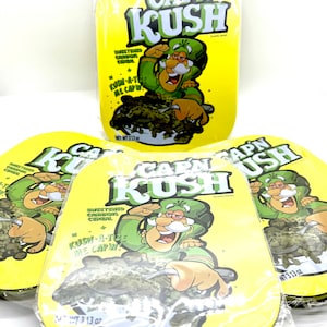Cap&#39;n Kush Premium Storage Rolling Tray Set With Magnetic Lid 7 x 5 Inch