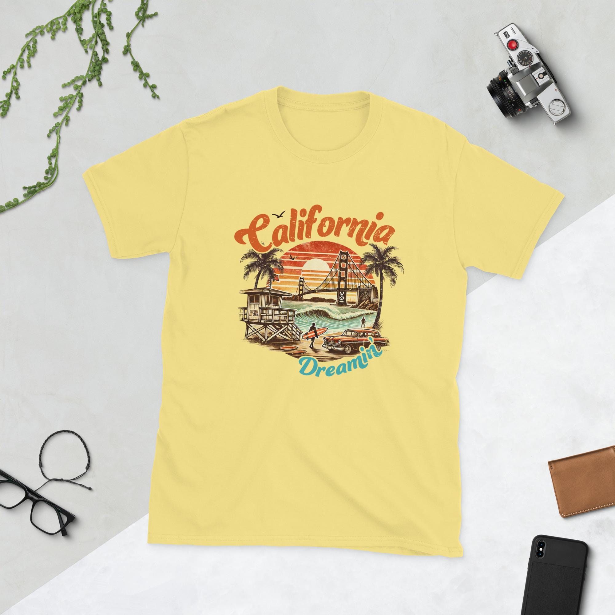 California Dreamin' T-shirt, Vintage Style Tee for Beach Lovers