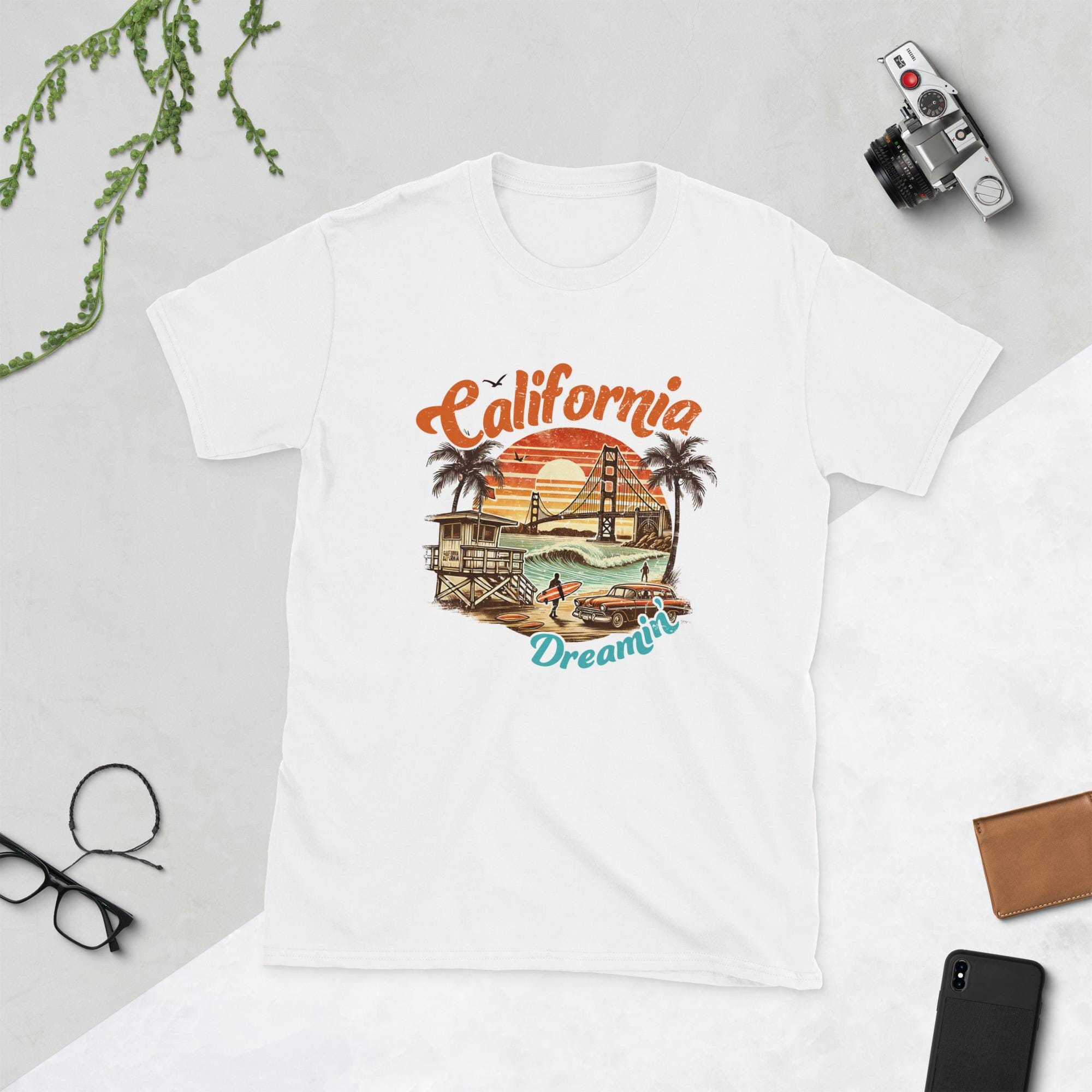 California Dreamin' T-shirt, Vintage Style Tee for Beach Lovers