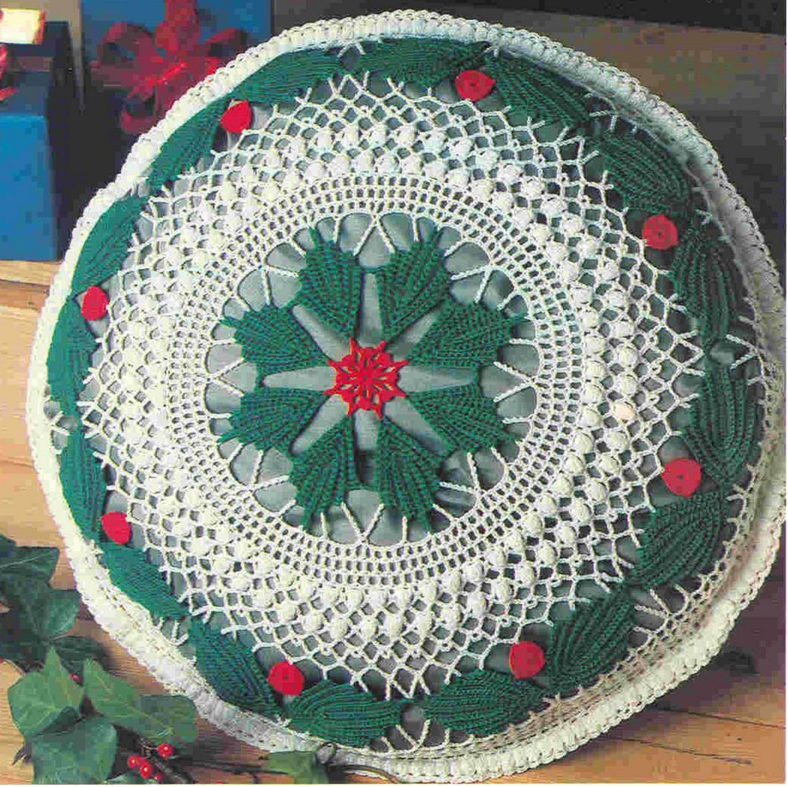 Weihnachten HÄKELANLEITUNG - Kissen Häkelanleitung - Stechpalmen-Wreath Kissen PDF Anleitung - Retro Weihnachtsdeko - Häkelanleitung pdf