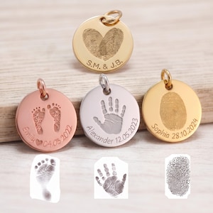 Personalisierte Fußabdruck Kette / Baby Handabdruck & Fingerabdruck Schmuck in Gold / Kette mit Gravur, Geschenk für Mama Geburt