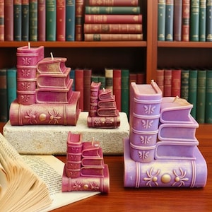 Bougie pile de livres | Décoration littéraire vintage, Reading Vibes