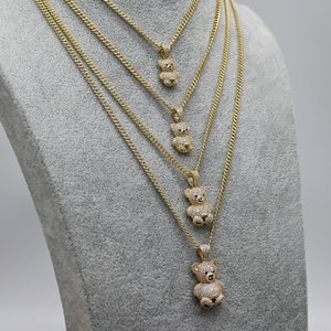 Collar con colgante de osito de peluche de oro de 14 quilates con circonita cúbica y cadena cubana Miami de 14 quilates. Dije de osito de peluche de oro amarillo real de 14 quilates. Cadena de oro de 14 quilates en todos los tamaños.