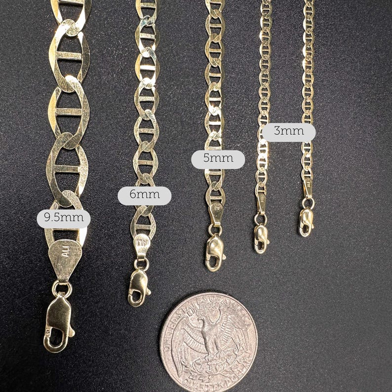 Five gold mariner chain lengths laid vertically side-by-side with text labels indicating widths of 9.5mm, 6mm, 5mm, and 3mm, alongside a US quarter.