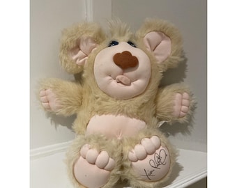 Oso de peluche Vintage Furskins Bears Thistle Baby de 35,5 cm (14") de Xavier Roberts con pañal.