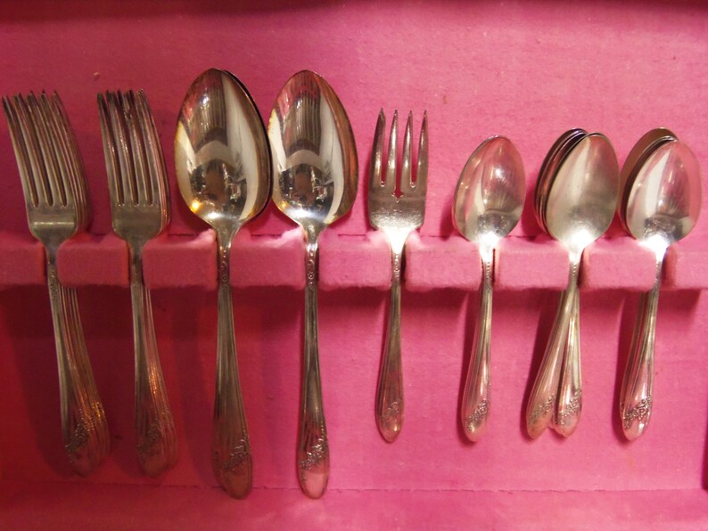 Vintage Silverware Tudor Plate Oneida Community 44 Pieces in Original