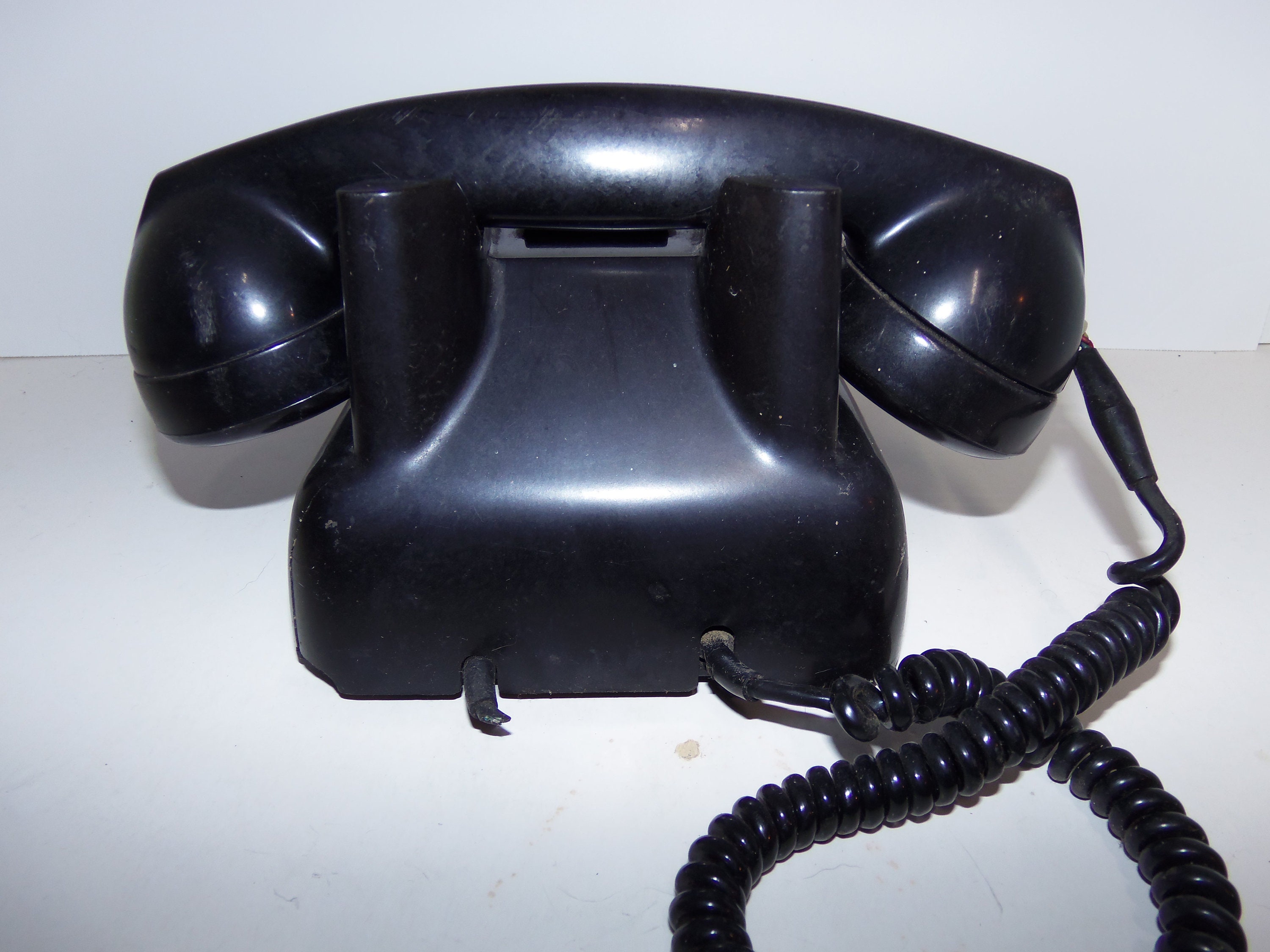 Téléphone Ancien Ericsson Bakélite Noire PTT – Vintage France – Avec Prise D’origine (pour Pièces)