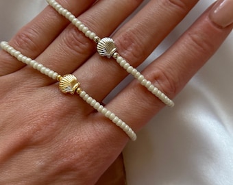 Oyster Charm Bead Bracelet, Holiday Shell Bracelet, Beaded Beachy Bracelet for Women, 3mm Seed Bead Stretch Bracelet for Summer