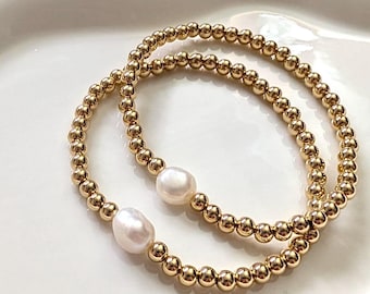 Gold Pearl Bracelet for Women, Minimalist Summer Jewellery with Freshwater Pearl Detail, Stretchy Gold Beaded Bracelet for Her