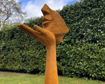 Escultura Moderna Contemporánea - "Blow Kiss" - Escultura de Hierro Fundido