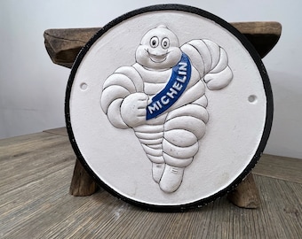 Enseigne de garage en fonte brillante - Bonhomme Michelin qui court - Mascotte 'Bibendum'