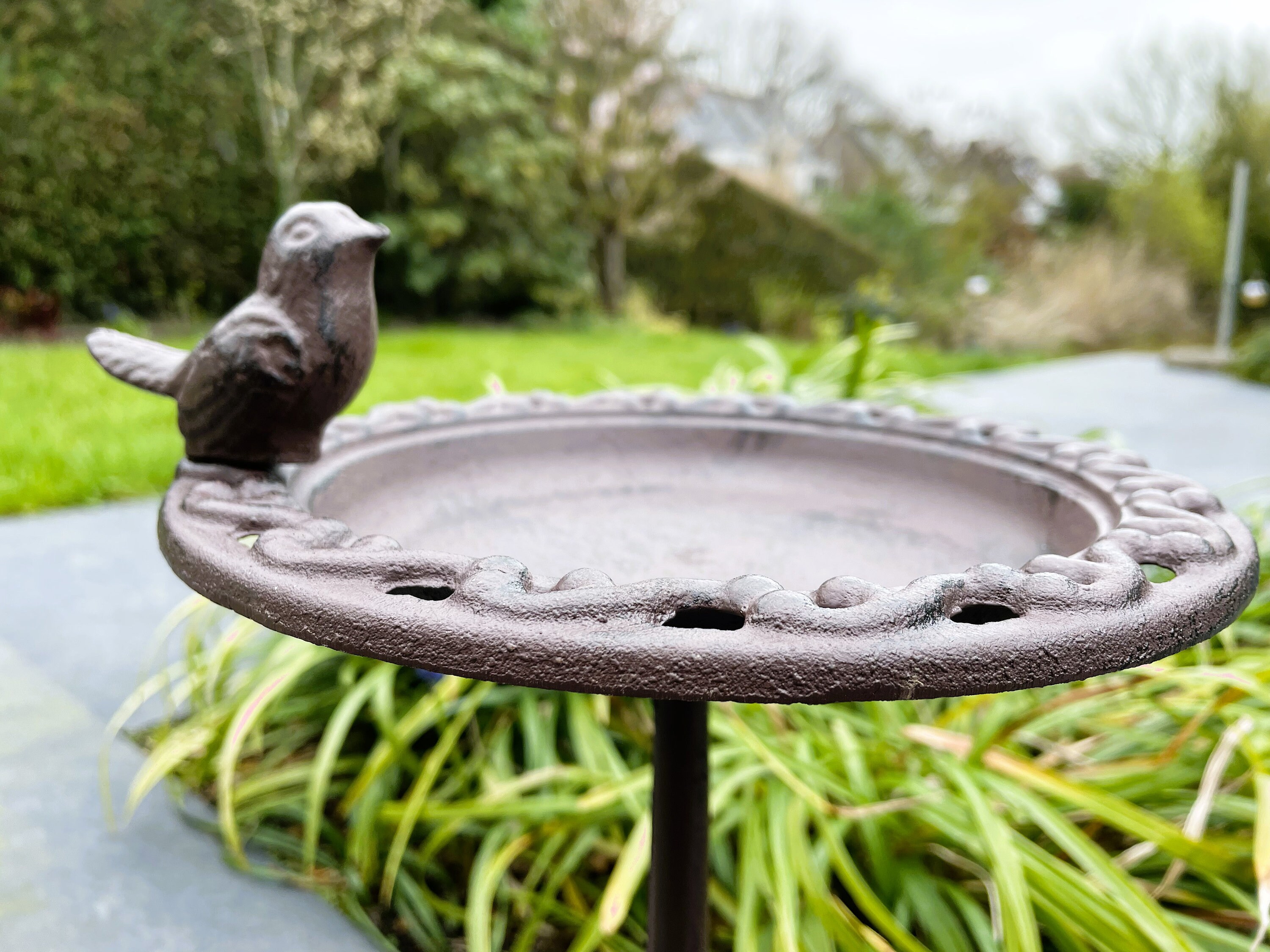 Beautiful cast iron bird bath on tall base - 38.5 cm/ 15.16 inch