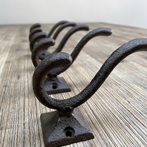 5 Cast iron coat hooks - Classic - Cubic