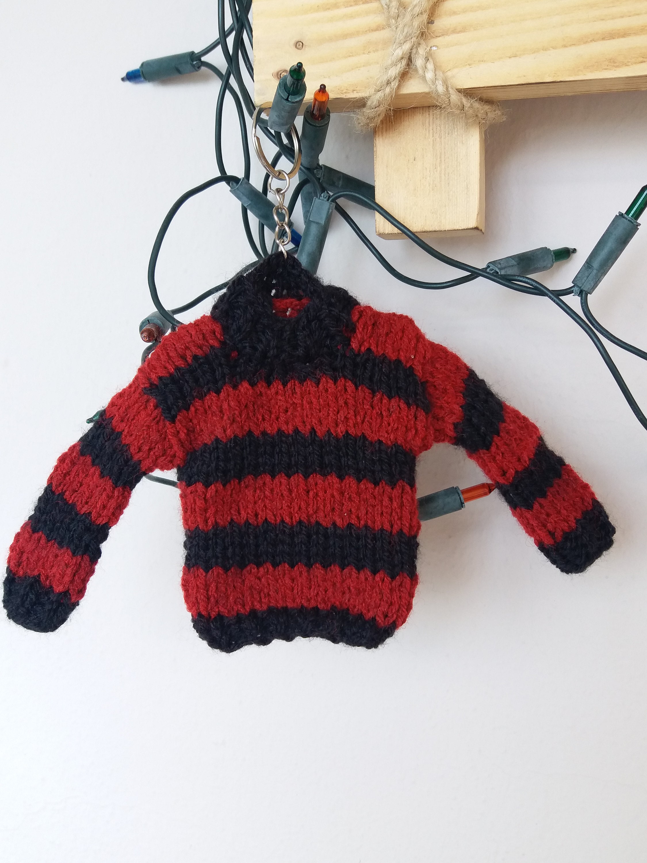 Kurt Cobain Red and Black Striped Sweater Keychain, Grunge Sweater Keychain, Nirvana Keychain