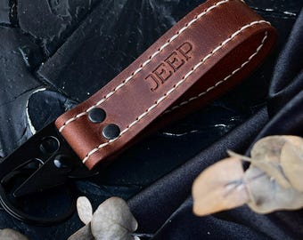 ブラウンレザーのジープキーホルダー（ブラックカラビナ付き）、カーアクセサリー