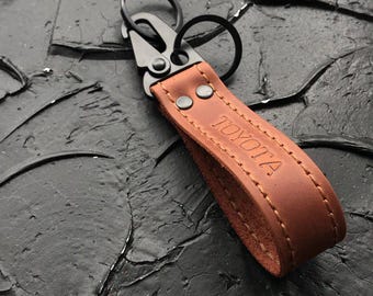 レザー製トヨタキーホルダー（ブラックカラビナ付き）、カーアクセサリー