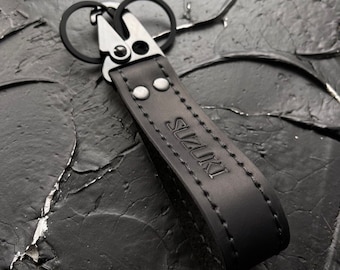 Llavero de cuero mosquetón y anillas de metal, accesorios de coche personalizados jeep, suzuki, ford cuero negro con hilo negro, regalo para él para ella