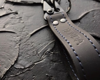 ブラックレザーHONDAキーホルダー、メタルカラビナカーアクセサリー