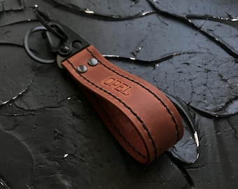 オペル アストラ レザーキーホルダー（ブラックカラビナ付き）、カーアクセサリー