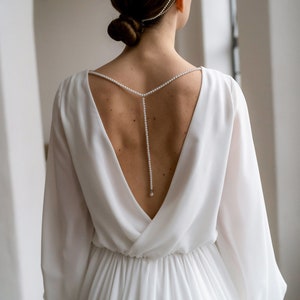 Minimalist Wedding Dress Valeria image 2