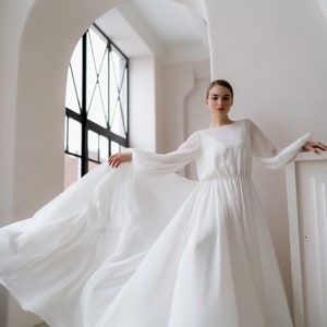 Minimalist Wedding Dress Valeria image 3