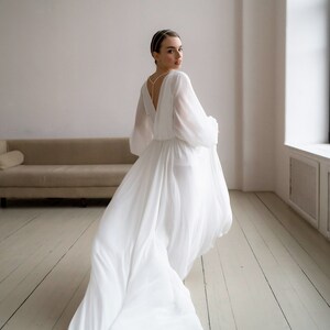 Minimalist Wedding Dress Valeria image 4