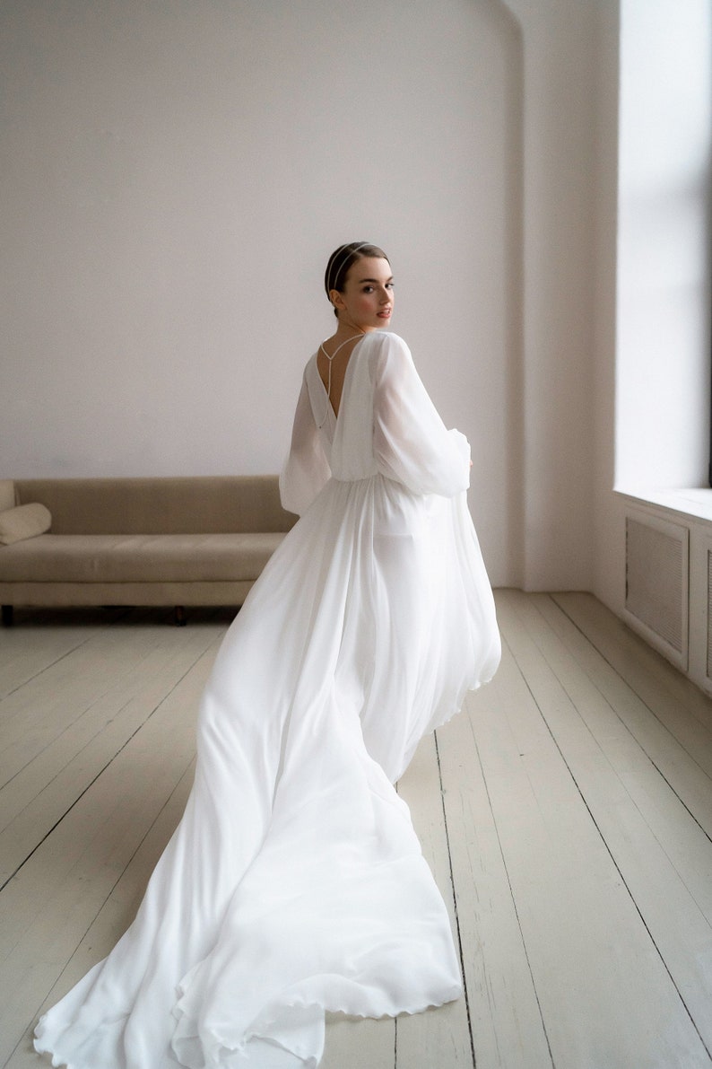 Minimalist Wedding Dress Valeria image 4