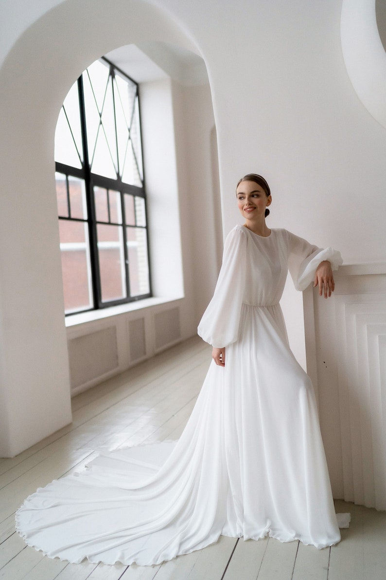 Minimalist Wedding Dress Valeria image 1