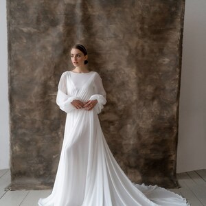 Minimalist Wedding Dress Valeria image 7