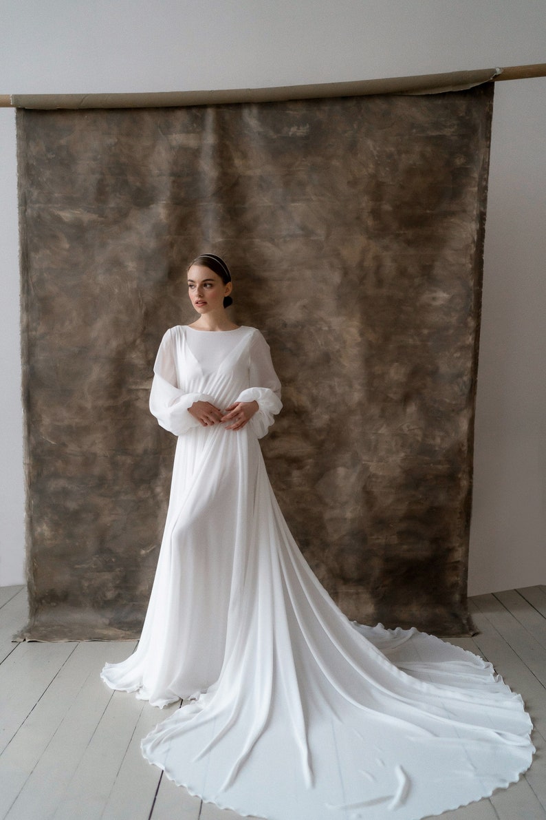 Minimalist Wedding Dress Valeria image 7