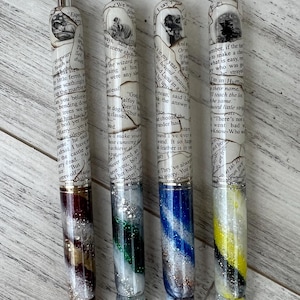 Glitterhuispennen: Burnt Book Page Wizard-pennen